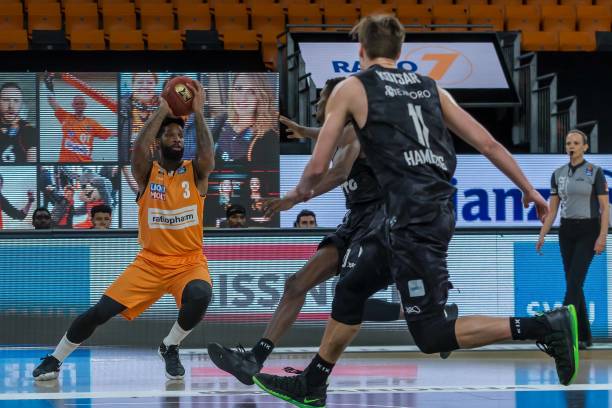 在这三场比 在这三场比