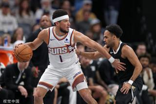 一边是稳健 一边是稳健